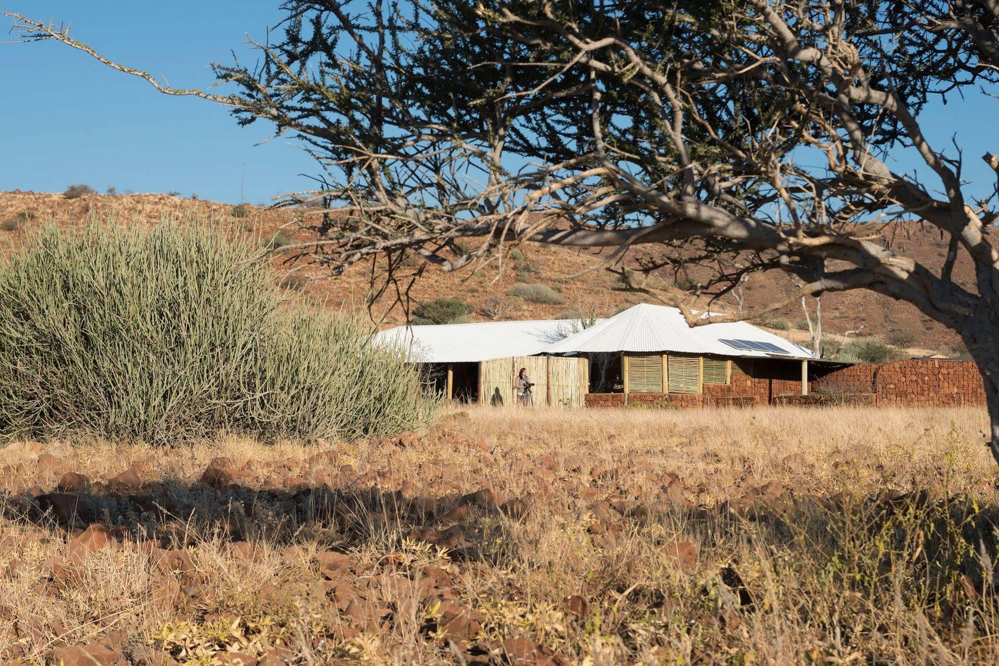 Etendeka Mountain Camp Damaraland Esterno foto