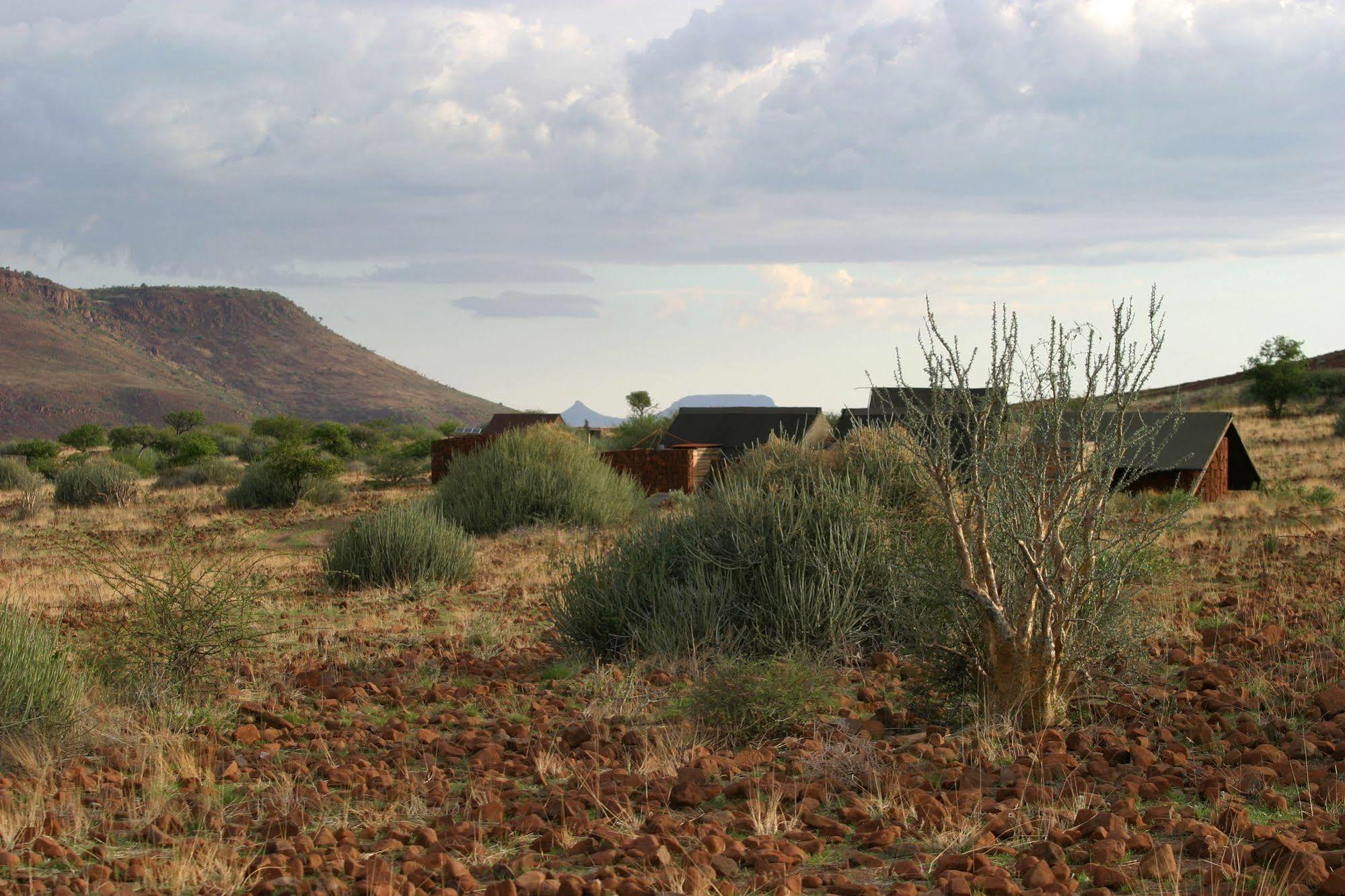 Etendeka Mountain Camp Damaraland Esterno foto